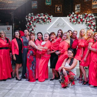 Ужин в платьях Lady in Red