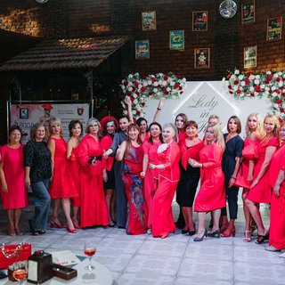 Ужин в платьях Lady in Red