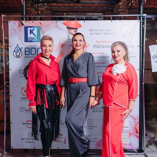 Ужин в платьях Lady in Red