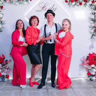 Ужин в платьях Lady in Red