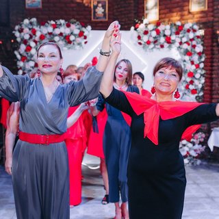 Ужин в платьях Lady in Red