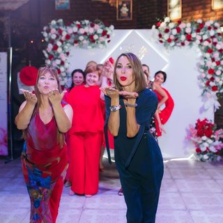 Ужин в платьях Lady in Red