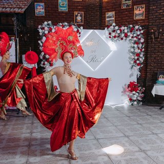 Ужин в платьях Lady in Red
