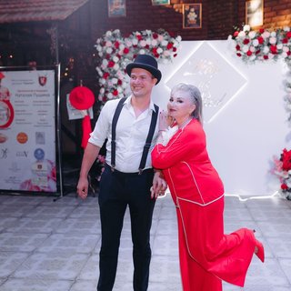 Ужин в платьях Lady in Red