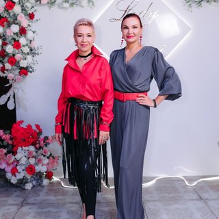 Ужин в платьях Lady in Red