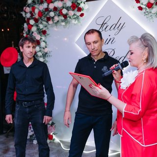 Ужин в платьях Lady in Red