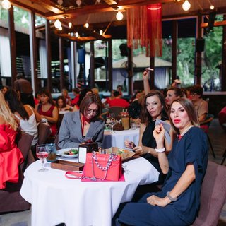 Ужин в платьях Lady in Red
