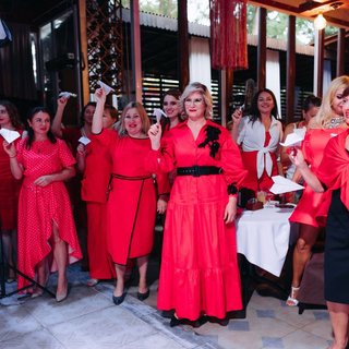 Ужин в платьях Lady in Red