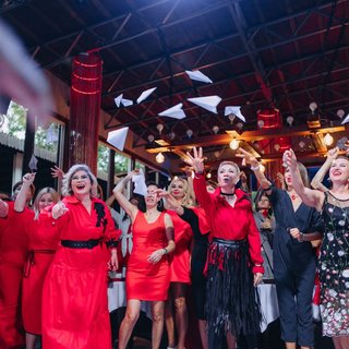 Ужин в платьях Lady in Red
