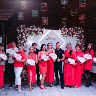 Ужин в платьях Lady in Red