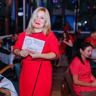 Ужин в платьях Lady in Red