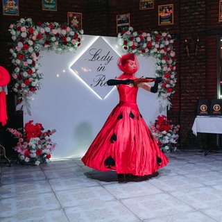 Ужин в платьях Lady in Red