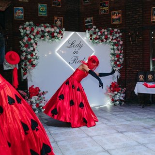 Ужин в платьях Lady in Red