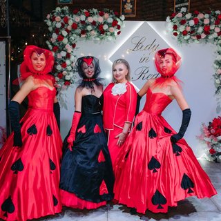 Ужин в платьях Lady in Red