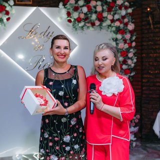 Ужин в платьях Lady in Red