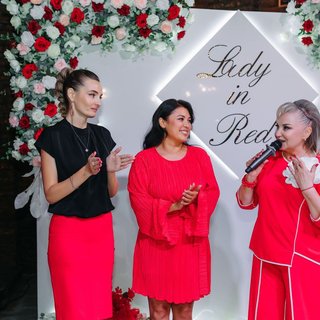 Ужин в платьях Lady in Red