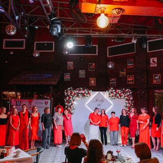 Ужин в платьях Lady in Red