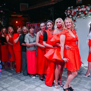 Ужин в платьях Lady in Red
