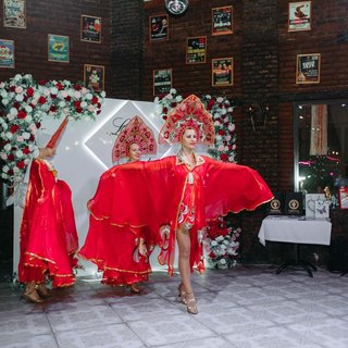 Ужин в платьях Lady in Red
