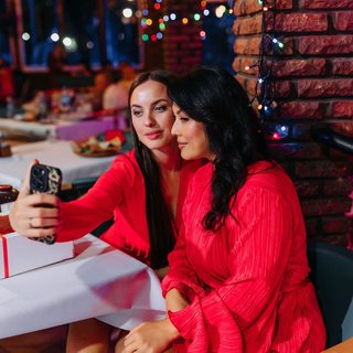 Ужин в платьях Lady in Red