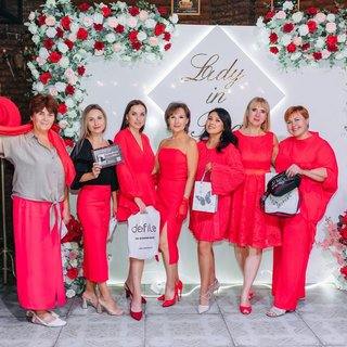 Ужин в платьях Lady in Red