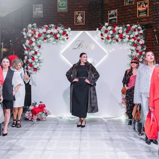 Ужин в платьях Lady in Red