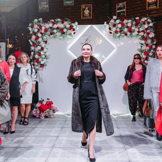 Ужин в платьях Lady in Red