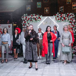 Ужин в платьях Lady in Red