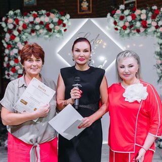 Ужин в платьях Lady in Red