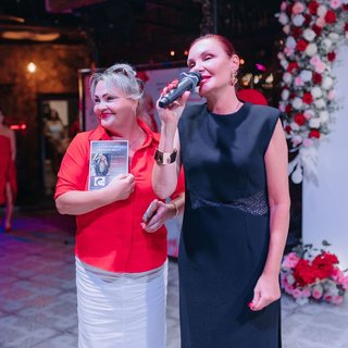 Ужин в платьях Lady in Red