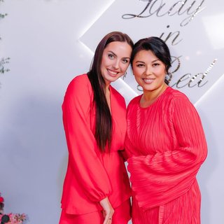 Ужин в платьях Lady in Red