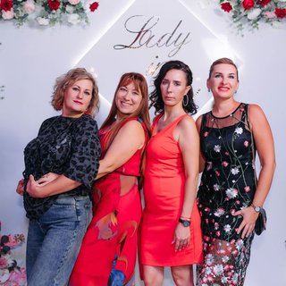 Ужин в платьях Lady in Red