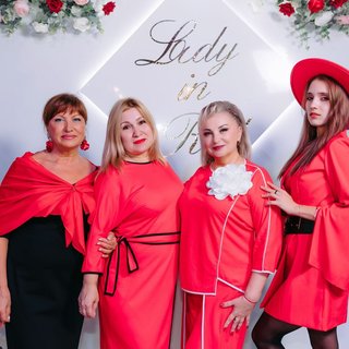 Ужин в платьях Lady in Red