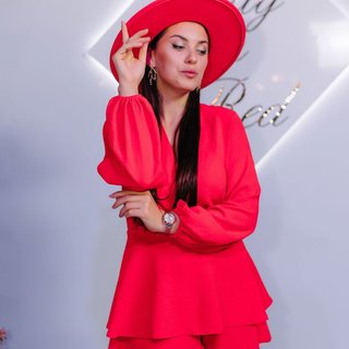 Ужин в платьях Lady in Red