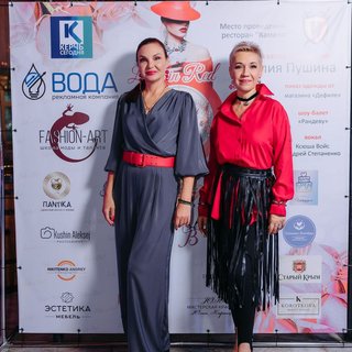 Ужин в платьях Lady in Red